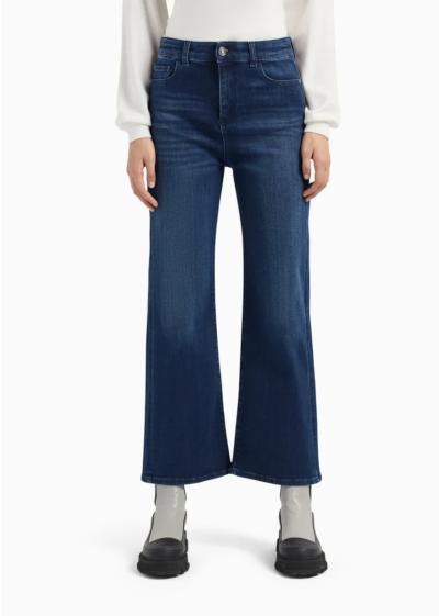 Jeans J33 vita media e gamba cropped svasata in denim con ricamo EA