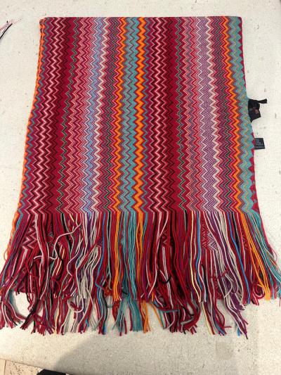 Sciarpa in misto lana con fantasia zig zag.