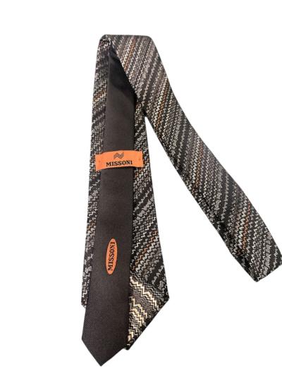 Cravatta in seta con fodera a contrasto