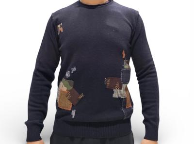 MAGLIONE BOB GIROCOLLO IN LANA CON APPLICAZIONI PATCH