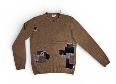 MAGLIONE BOB GIROCOLLO IN LANA CON APPLICAZIONI PATCH