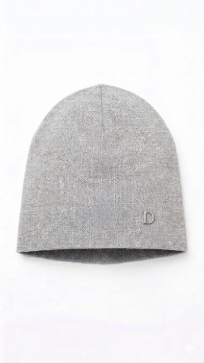 CAPPELLO UOMO CON LOGO METALLICO